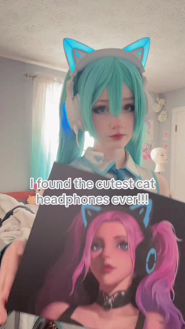My new fav headphones!! 🤍@yowu chan #CapCut #cosplayer #miku #hatsunemiku #hatsune #hatsunemikucosplay #mikuhatsune #mikucosplay #cosplayer #cosplayergirl #sapphiree008 #vocaloid #mikuvocaloid #mikuvocaloidcosplay #vocaloidcosplay #len #rin #cosplaytiktok #animetiktok#sapphireebunni #cosplayfyp #animefyp #anime #cosplay #💗💗 #egirl #yowuchan #yowu #yowuheadphones #gamerheadset #headset #headphones  | Amazing sound quality ♡ | The packaging is so amazing and clean!! | This app makes changing light color super easy!! | So many cute colors!! ♡
Perfect for any cosplay | Protective storage case ♡ | I found the cutest cat headphones ever!!! | Country: US