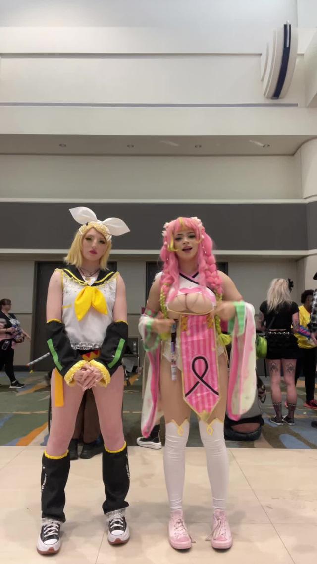 i only got like 6 drafts from mega so sorry for being inactive #megacon #foryoupage #cosplayer #mitsuri #mitsurikanroji #mitsurikanrojicosplay #demonslayer #demonslayercosplaу #kimitsunoyaiba #kimitsunoyaibacosplay #vocaloid #vocaloidcosplay #kagaminerin #kagaminerincosplay #fyp #boost  | Country: US